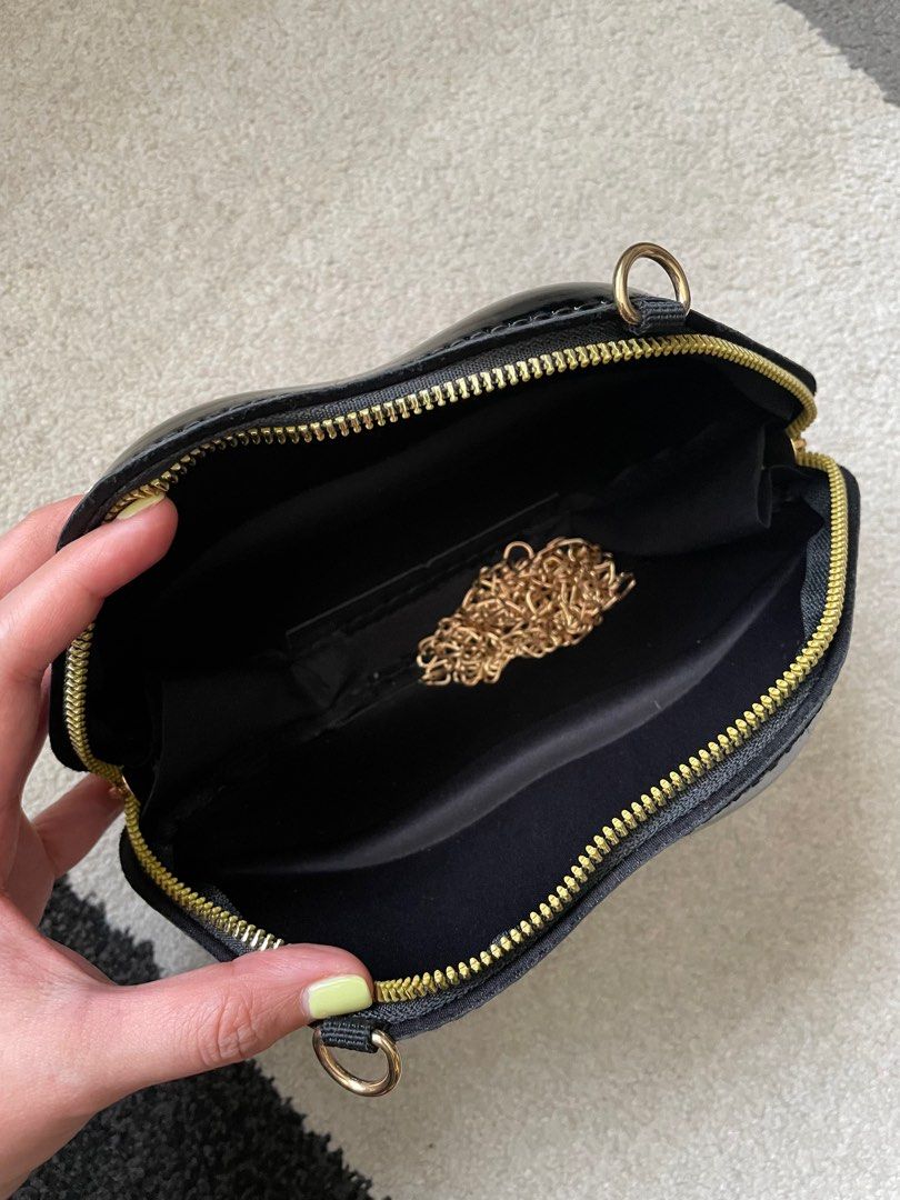 Lip design Bag (Category: Clutches) located in Quezon City. Submitted by gvice (Listing ID 1222249449, Image 3). Description: Used once. Last Price posted ‼️.