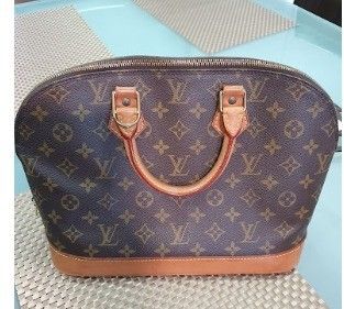 Louis Vuitton CarryAll MM Bag M46289 39 x 30 x 15 cm (LxHxW) + detachable  zipper pouch - smaller size retail $4,400 (was $4,250) - selling this  $3,880