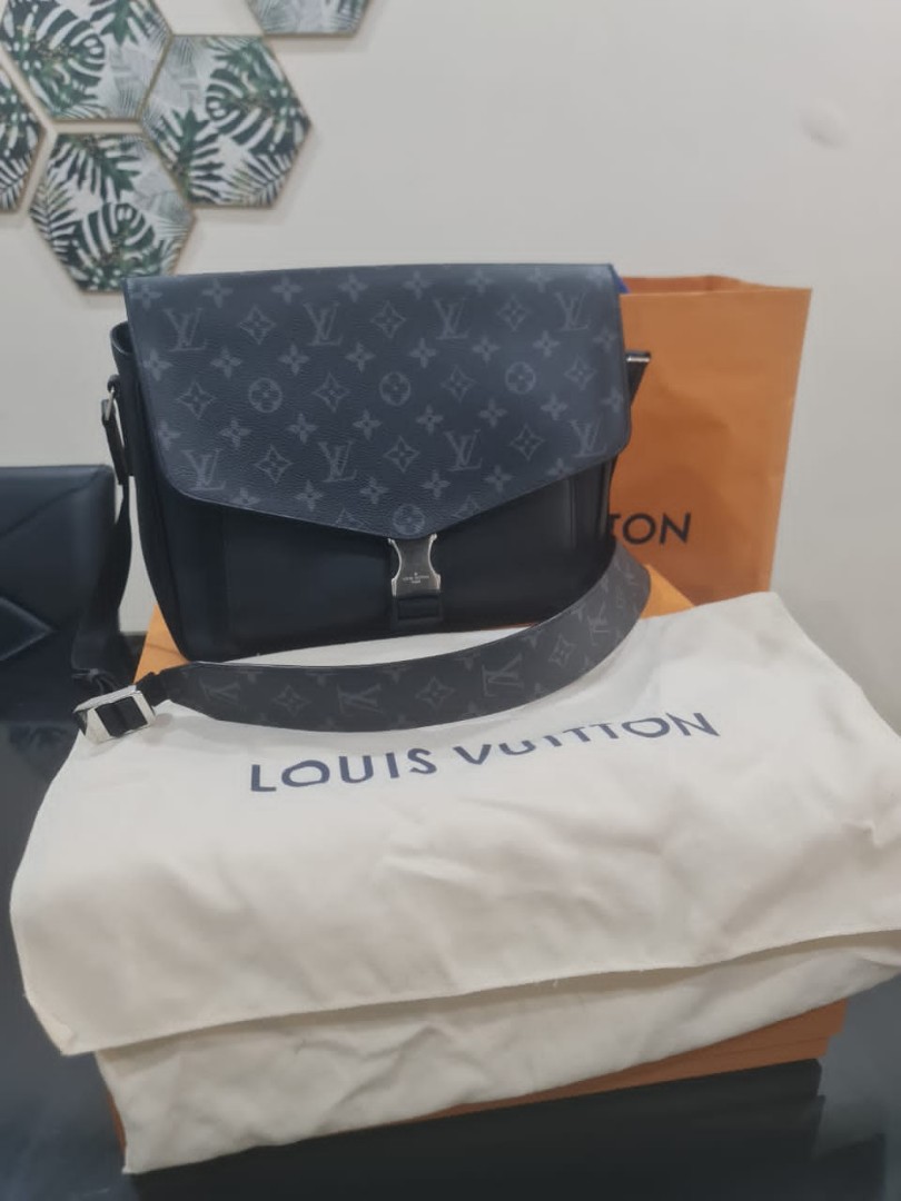 Buy Pre-Owned LOUIS VUITTON Messengerama Bag Black