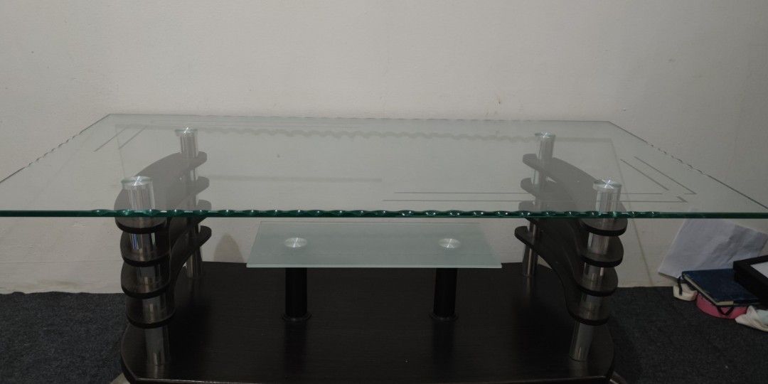 Meja kaca ruang tamu on Carousell