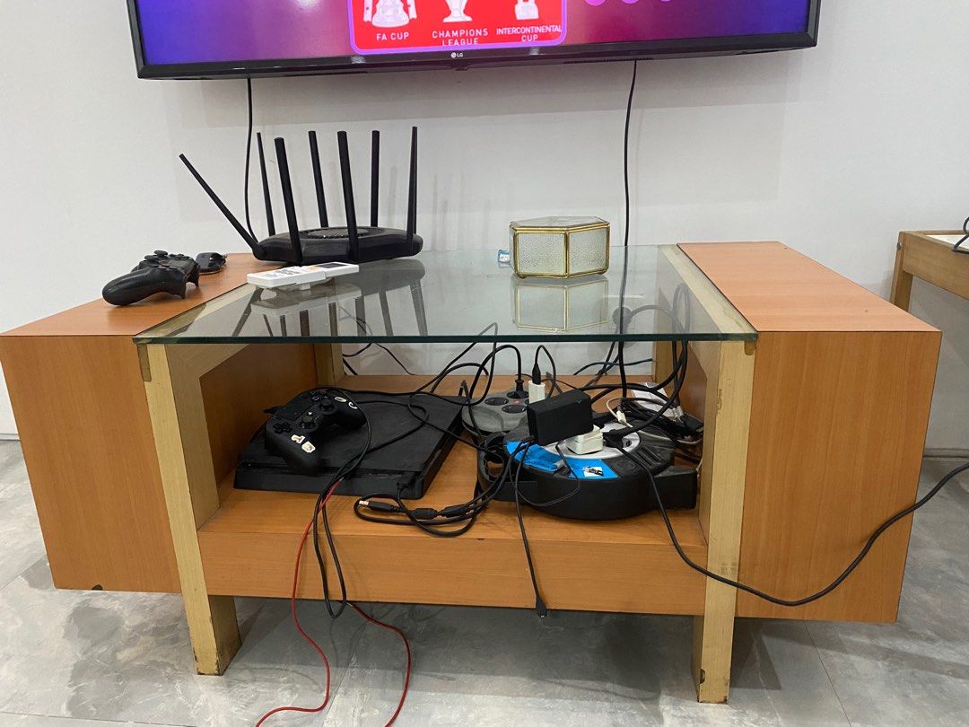 Meja ruang tamu on Carousell