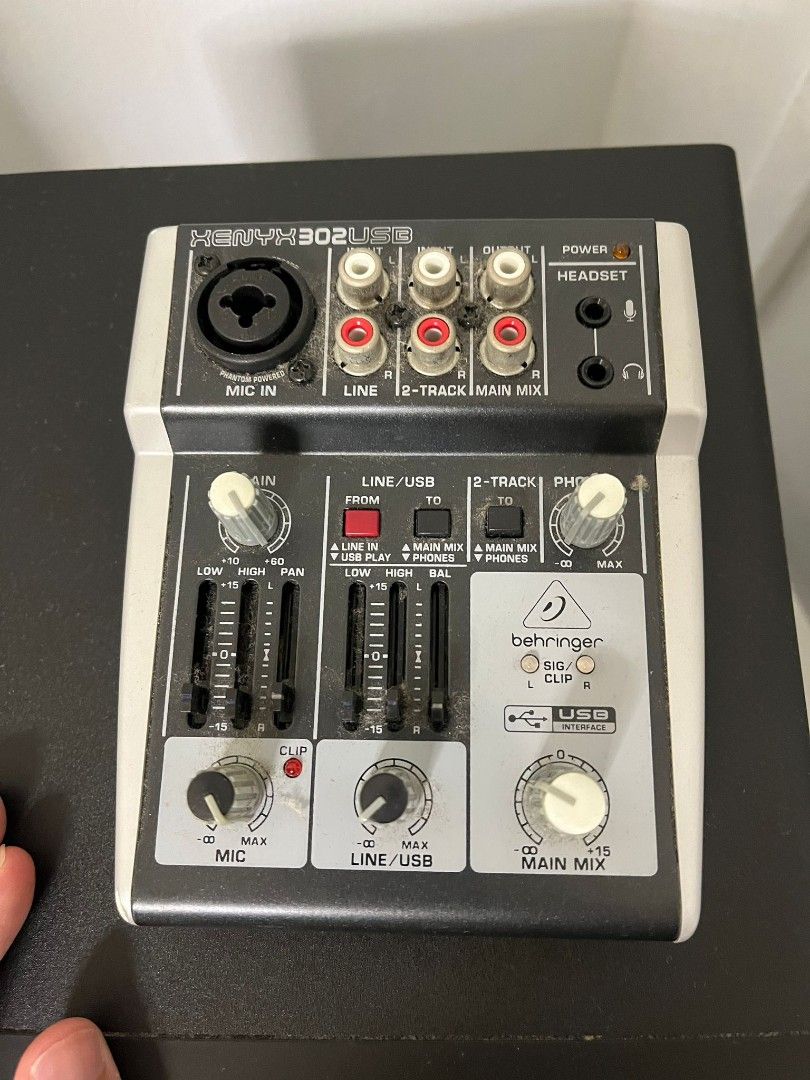 Mic preamp behringer xenyx 302usb, Hobbies & Toys, Music & Media, Music