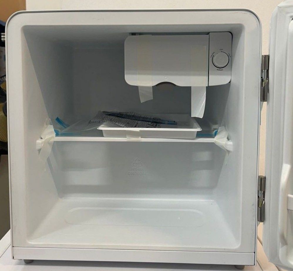 Midea Mini Fridge, TV & Home Appliances, Kitchen Appliances, Refrigerators & Freezers on Carousell