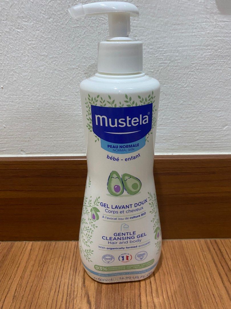 MUSTELA Gentle Cleansing Gel With Organically Farmed Avocado for