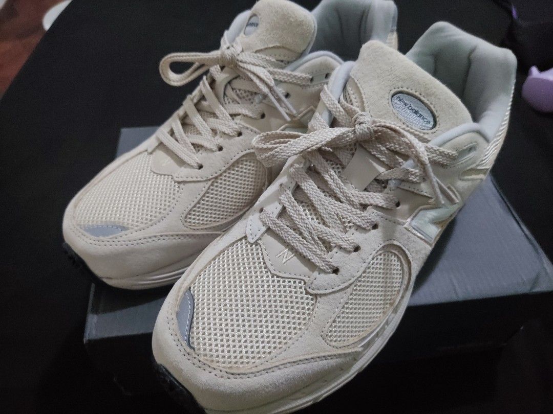 New Balance 2002R Bone Light Aluminum 9.5US ML2002RE, Men's Fashion,  Footwear, Sneakers on Carousell