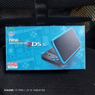 New nintendo 2DS XL black x torquoise Complete (Good as new)
