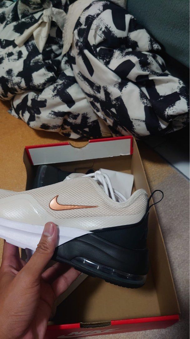 Men's air max shop motion 2 casual sneakers