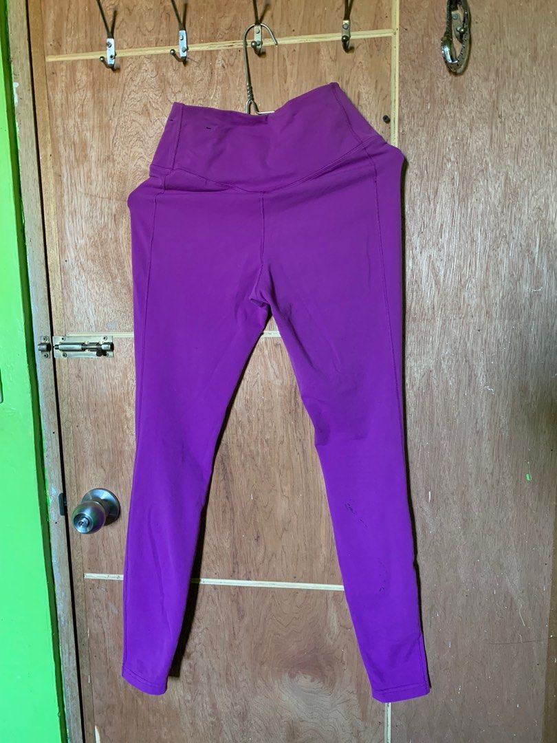 Nike leggings (Category: Activewear) located in Dagupan City. Submitted by downsizingthings (Listing ID 1222314966, Image 2). Description: Preloved Nike leggings that I used for my running or workout 😊.