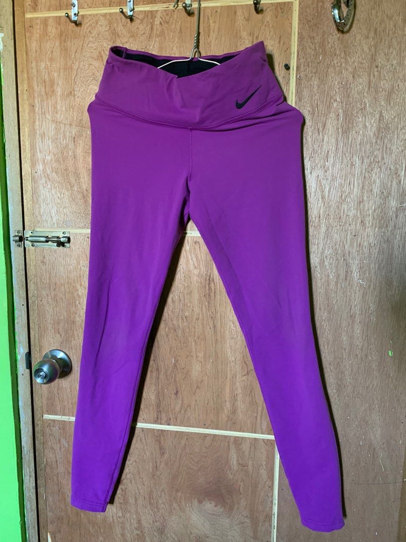 Nike leggings (Category: Activewear) located in Dagupan City. Submitted by downsizingthings (Listing ID 1222314966, Image 1). Description: Preloved Nike leggings that I used for my running or workout 😊.