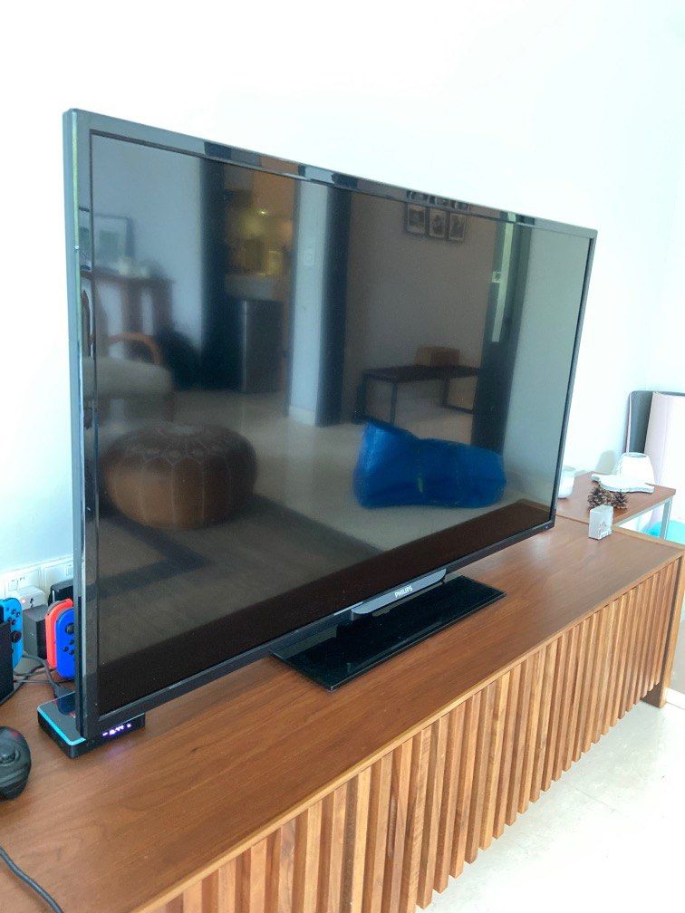 Philips 48 inch tv, TV & Home Appliances, TV & Entertainment, TV on Carousell