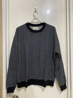 [Preloved] Pull & Bear Black & White Stripes Sweater