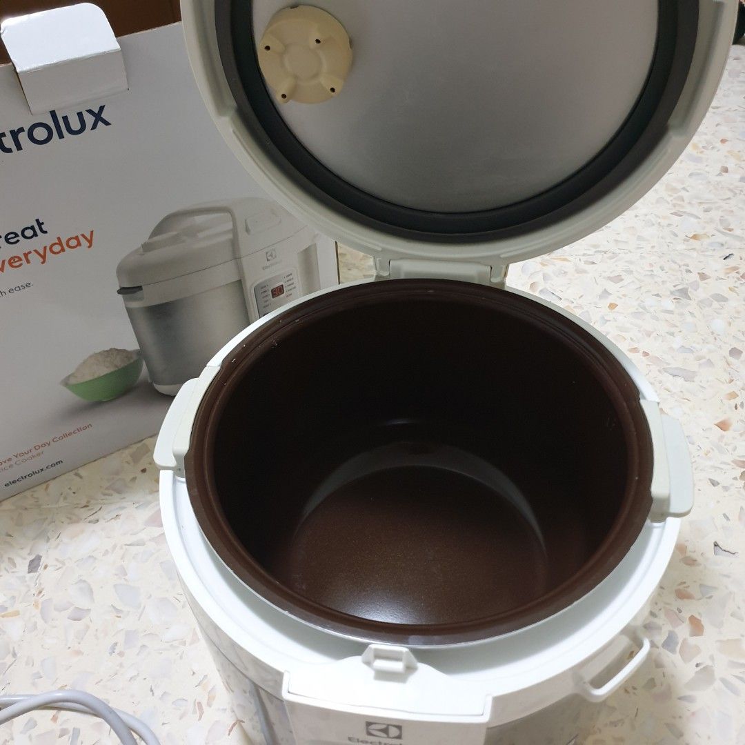 Rice cooker Electrolux ERC3505, TV & Home Appliances, Kitchen Appliances, Cookers on Carousell