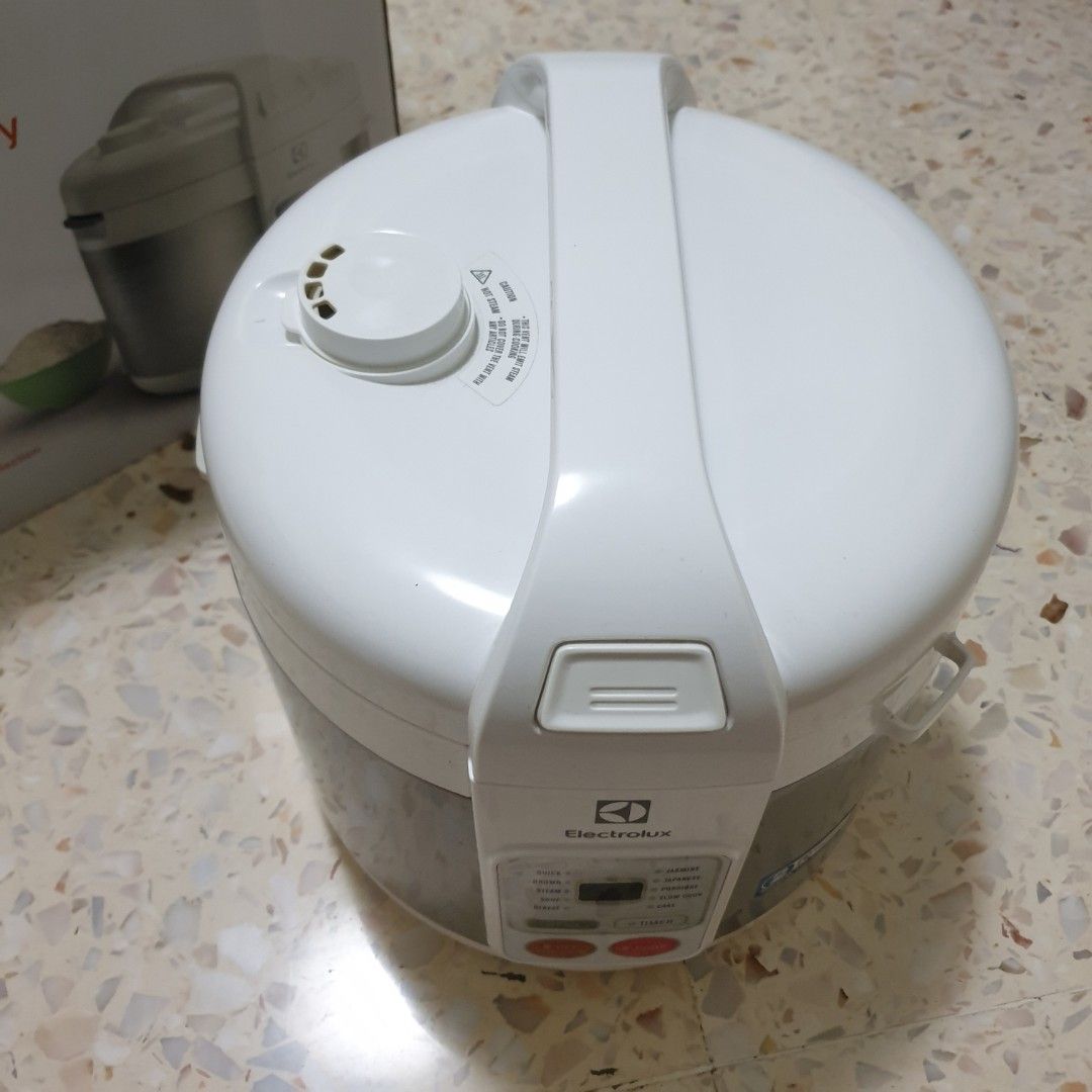 Rice cooker Electrolux ERC3505, TV & Home Appliances, Kitchen Appliances, Cookers on Carousell
