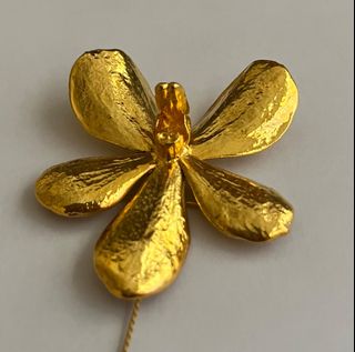 YSL The Gold brooch with print