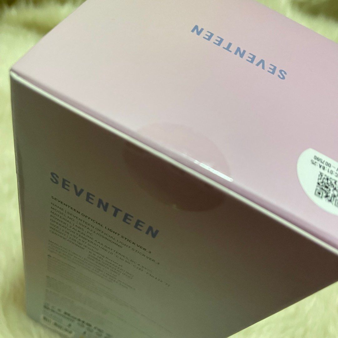 Seventeen official lightstick ver 3, Hobbies & Toys, Memorabilia ...