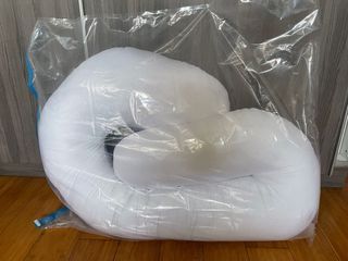 UNUSED Mandaue Foam Maternity Pillow with 2 FREE pillowcases