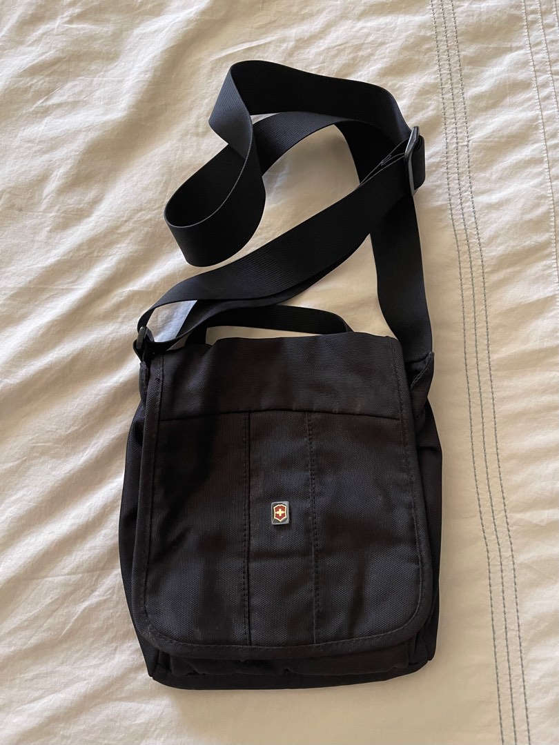 VICTORINOX Body Bag for Men’s, Men's Fashion, Bags, Sling Bags on Carousell