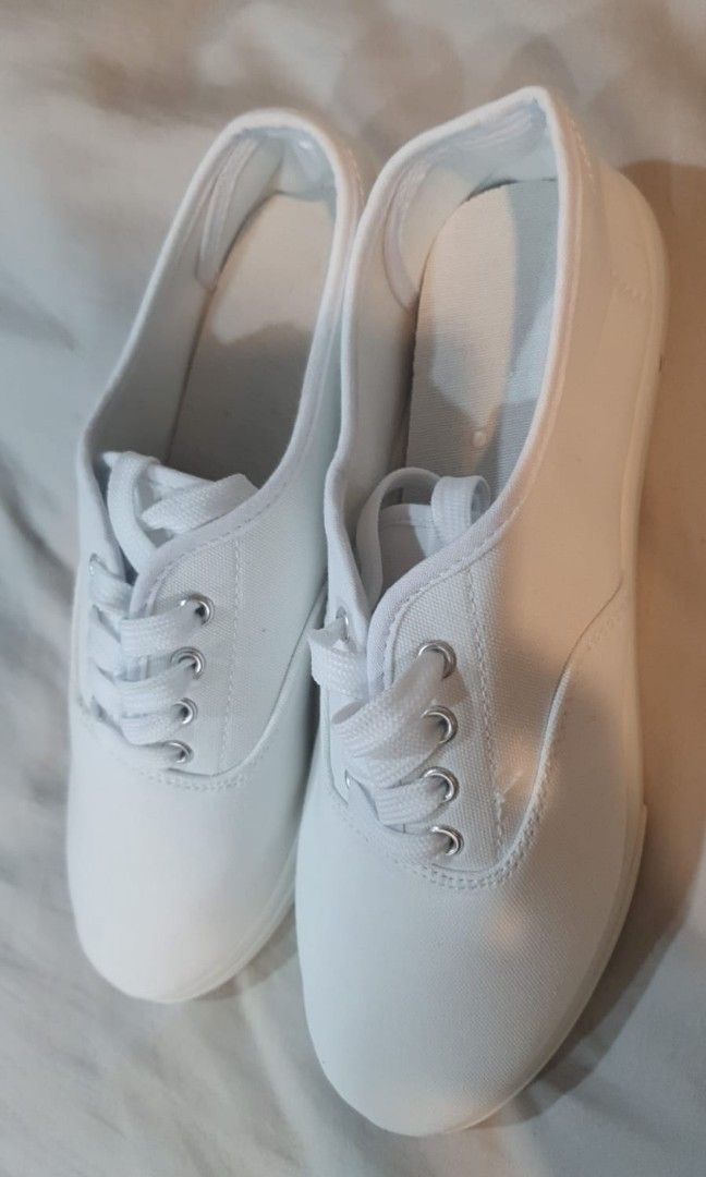 White shoes top under 3