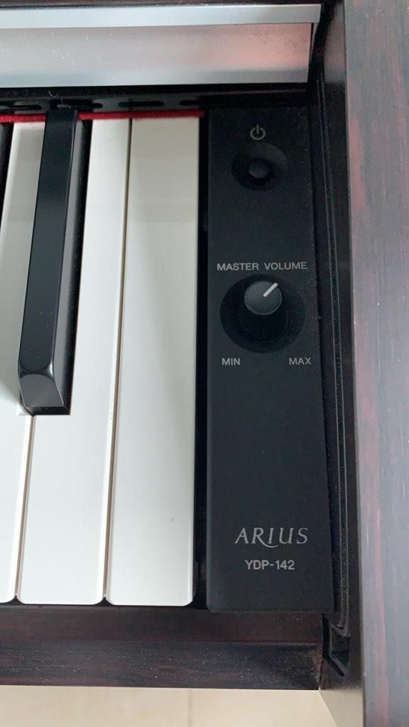 Yamaha ARIUS YDP142 Piano (Yamaha 數碼鋼琴）連琴椅, 興趣及遊戲, 音樂樂器 & 配件, 樂器 Carousell