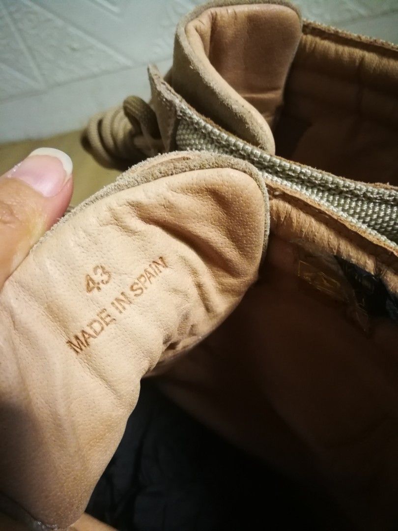 Yeezy military boot discount rock