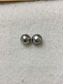 （天然靚色，極光）法國🇫🇷8.5mm 大溪地銀灰色珍珠18k金耳環