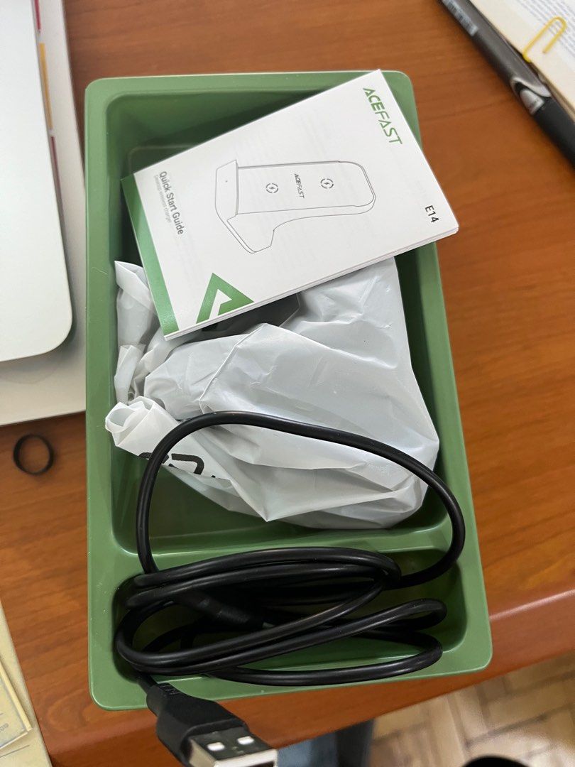 Acefast Wireless Desktop Charger (Category: Chargers) located in Cebu City. Submitted by katepatt (Listing ID 1222476520, Image 3). Description: Nego.