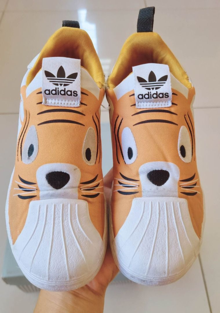 Adidas superstar tiger top