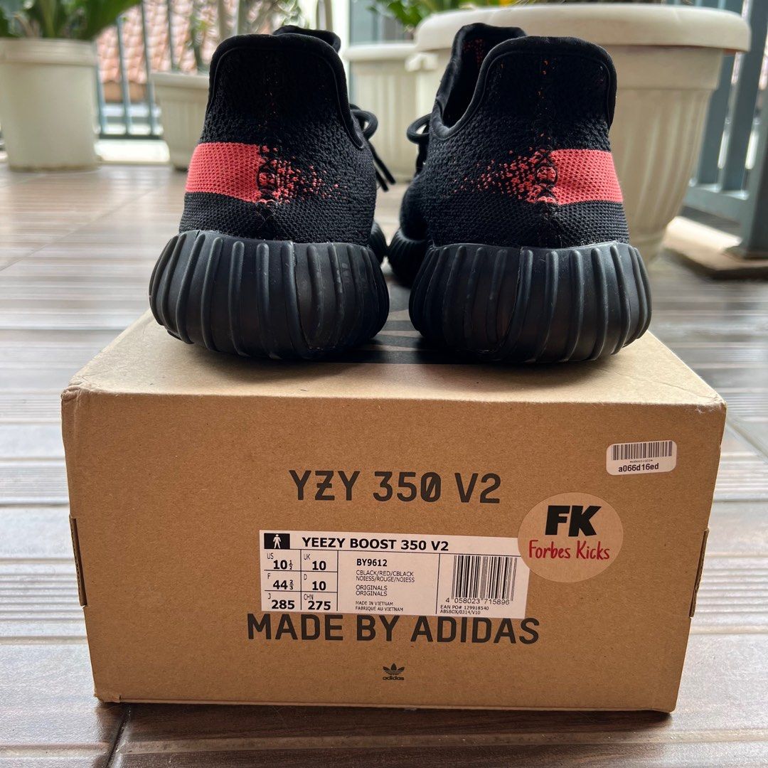 Adidas Yeezy Boost 350 V2 Core Black Red, Fesyen Pria, Sepatu , Sneakers di  Carousell