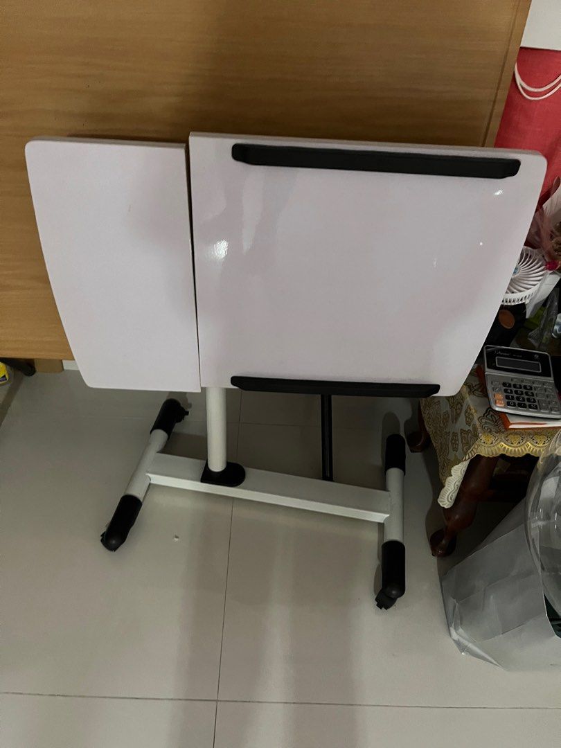 adjustable table (Category: Tables & Sets) located in Singapore. Submitted by joycylin (Listing ID 1222582650, Image 1). Description: mini table adjustable in height .