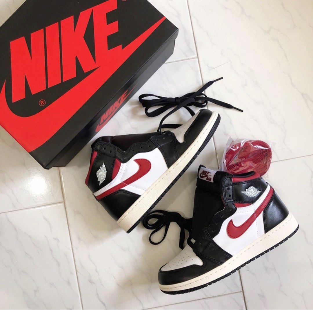 Air jordan 1 red hotsell retro