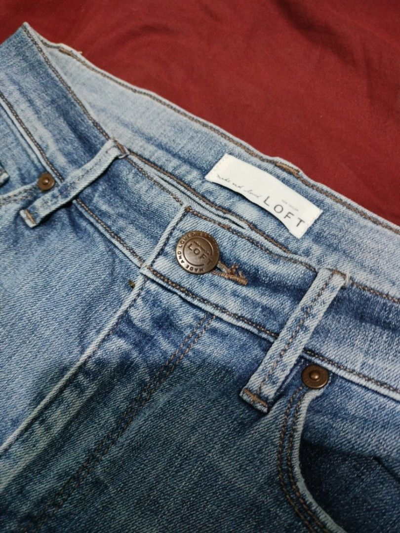 Ann Taylor Loft jeans (Category: Jeans) located in Santa Rosa. Submitted by jaypi.declutter (Listing ID 1222581126, Image 2). Description: waist- 27 to 29 inches rise- 9.5 inches length- 38.5 inches flaw: minimal fading and stains For more information, please send me a message..