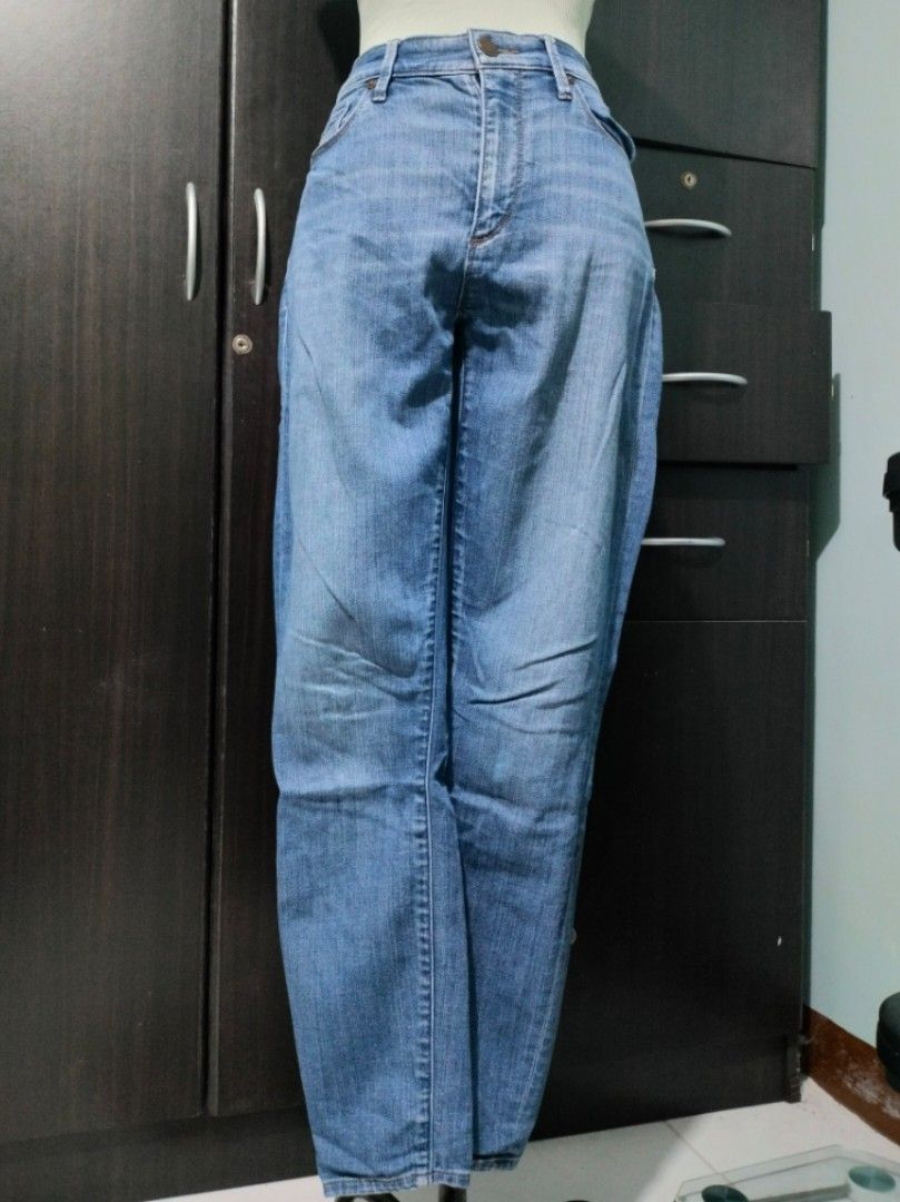 Ann Taylor Loft jeans (Category: Jeans) located in Santa Rosa. Submitted by jaypi.declutter (Listing ID 1222581126, Image 1). Description: waist- 27 to 29 inches rise- 9.5 inches length- 38.5 inches flaw: minimal fading and stains For more information, please send me a message..