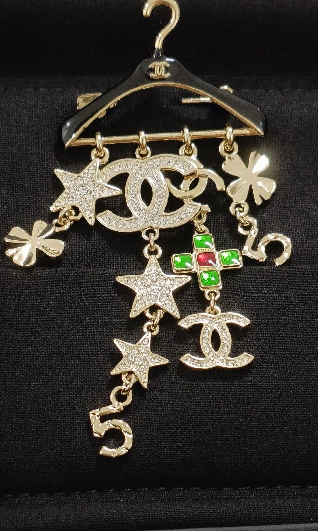 NOV Sale Authentic Chanel Brooch (Category: Luxury Accessories) located in Paranaque City. Submitted by par18 (Listing ID 1222524506, Image 3). Description: 2023 Metal, Strass & ResinGold, Crystal, Black, Green & Red Pre-owned used Brooch by CHANEL in good condition..