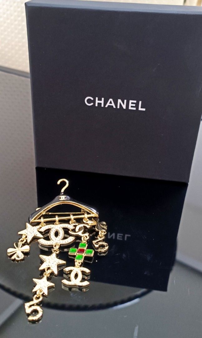 NOV Sale Authentic Chanel Brooch (Category: Luxury Accessories) located in Paranaque City. Submitted by par18 (Listing ID 1222524506, Image 1). Description: 2023 Metal, Strass & ResinGold, Crystal, Black, Green & Red Pre-owned used Brooch by CHANEL in good condition..