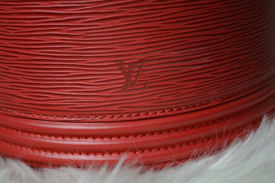 Authentic louis vuitton (Category: Luxury Bags & Wallets) located in Manila. Submitted by chloe_luxuries (Listing ID 1222511465, Image 2). Description: Guaranteed original louis vuitton cannes beauty bag Still in very good condition with minor sign of used No inclusion bag only Pm for more details.