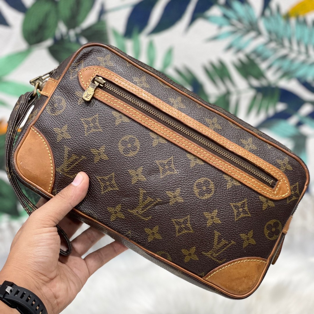 Authentic Louis Vuitton Monogram Clutch Bag, Men's Fashion, Bags, Belt bags,  Clutches and Pouches on Carousell