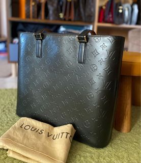 Authentic Louis Vuitton lv Graffiti Neon Green Wallet rare, Luxury, Bags &  Wallets on Carousell
