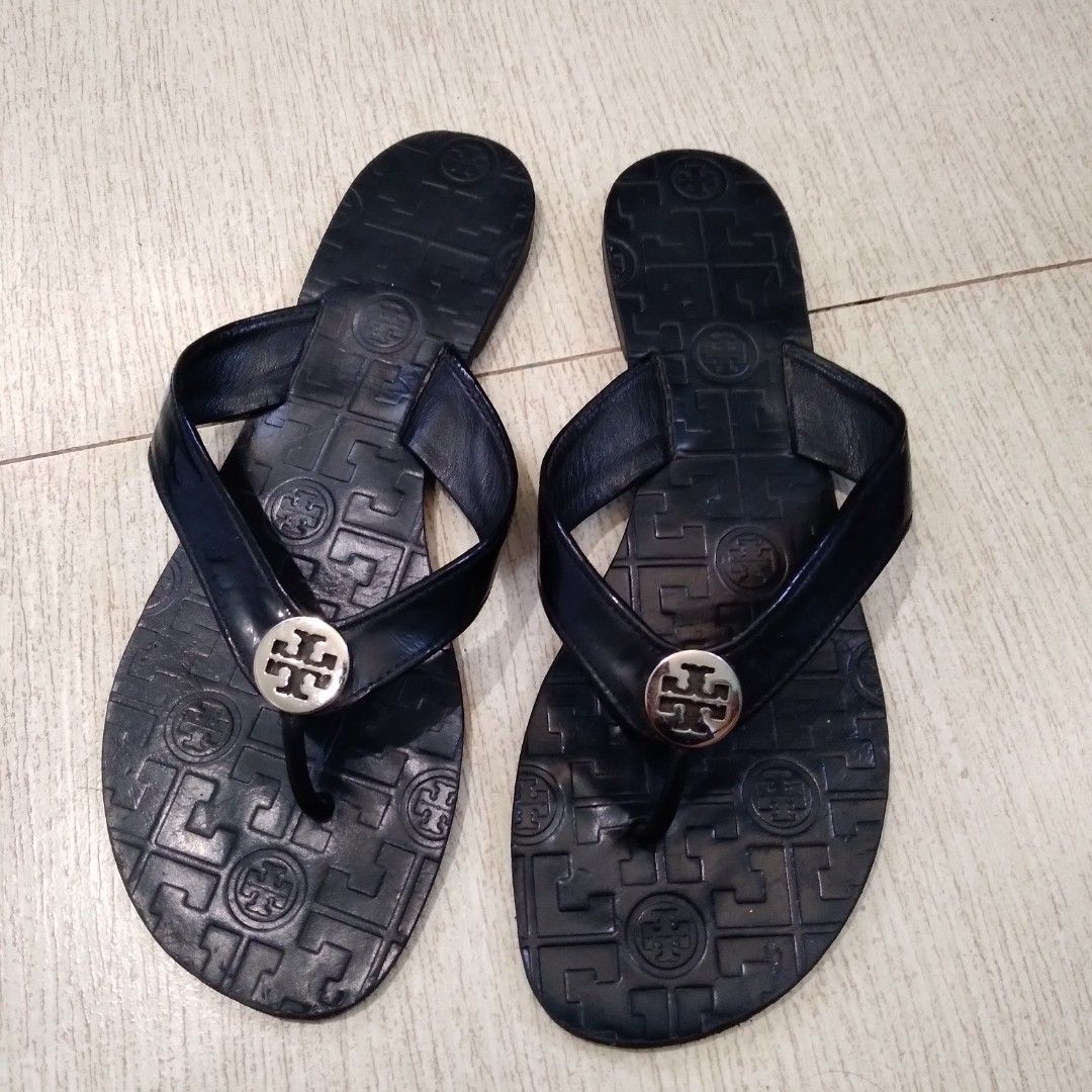 Black leather sandals strap flats flip flops Tory Burch Thora, Women's  Fashion, Footwear, Flats & Sandals on Carousell