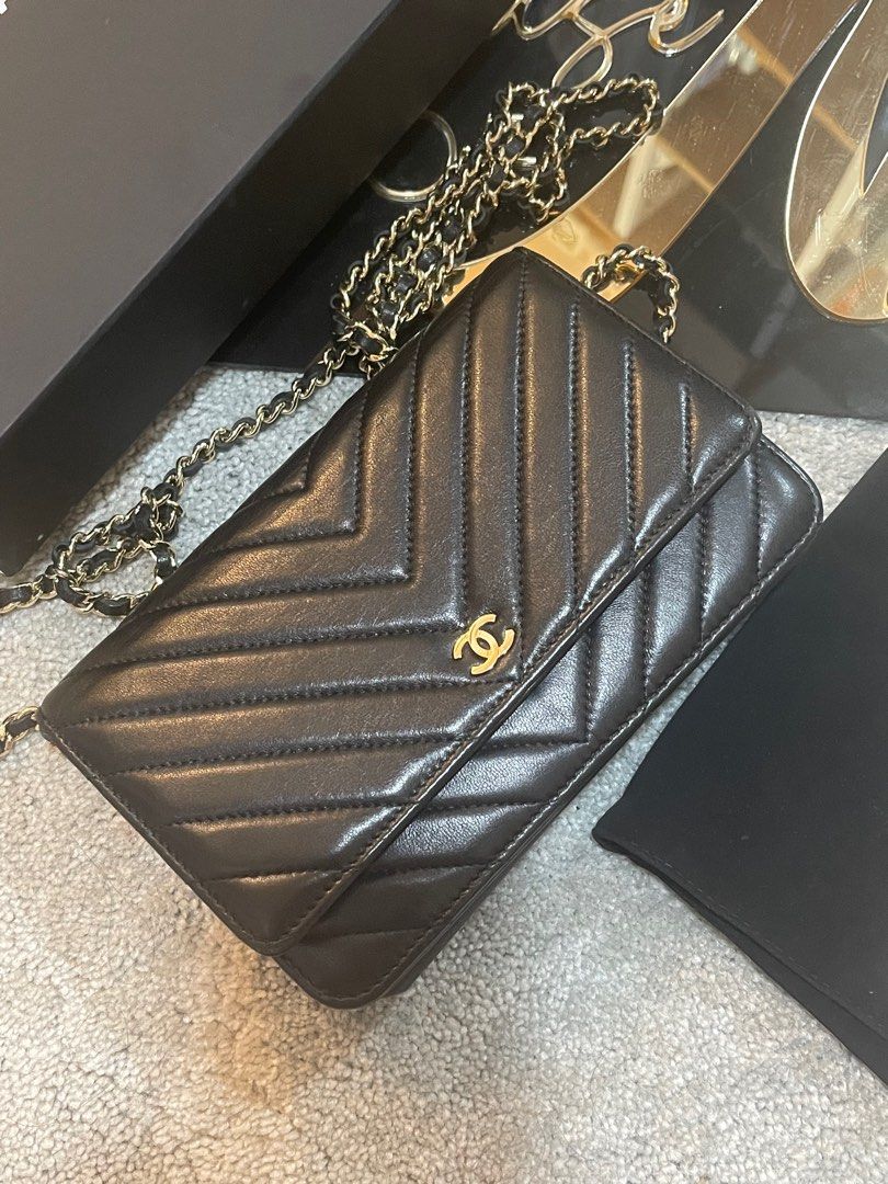 Chanel sales chevron wallet