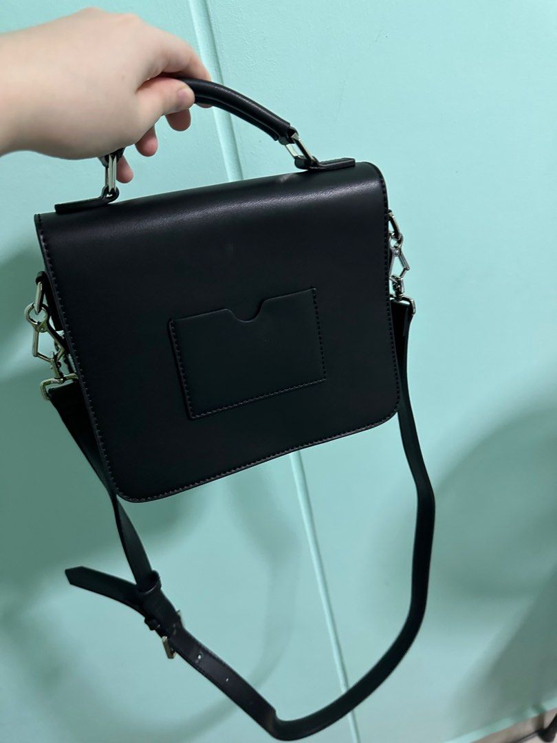 Charles & Keith Basic Front Flap Crossbody Bag (Black), Women's Fashion, Bags & Wallets