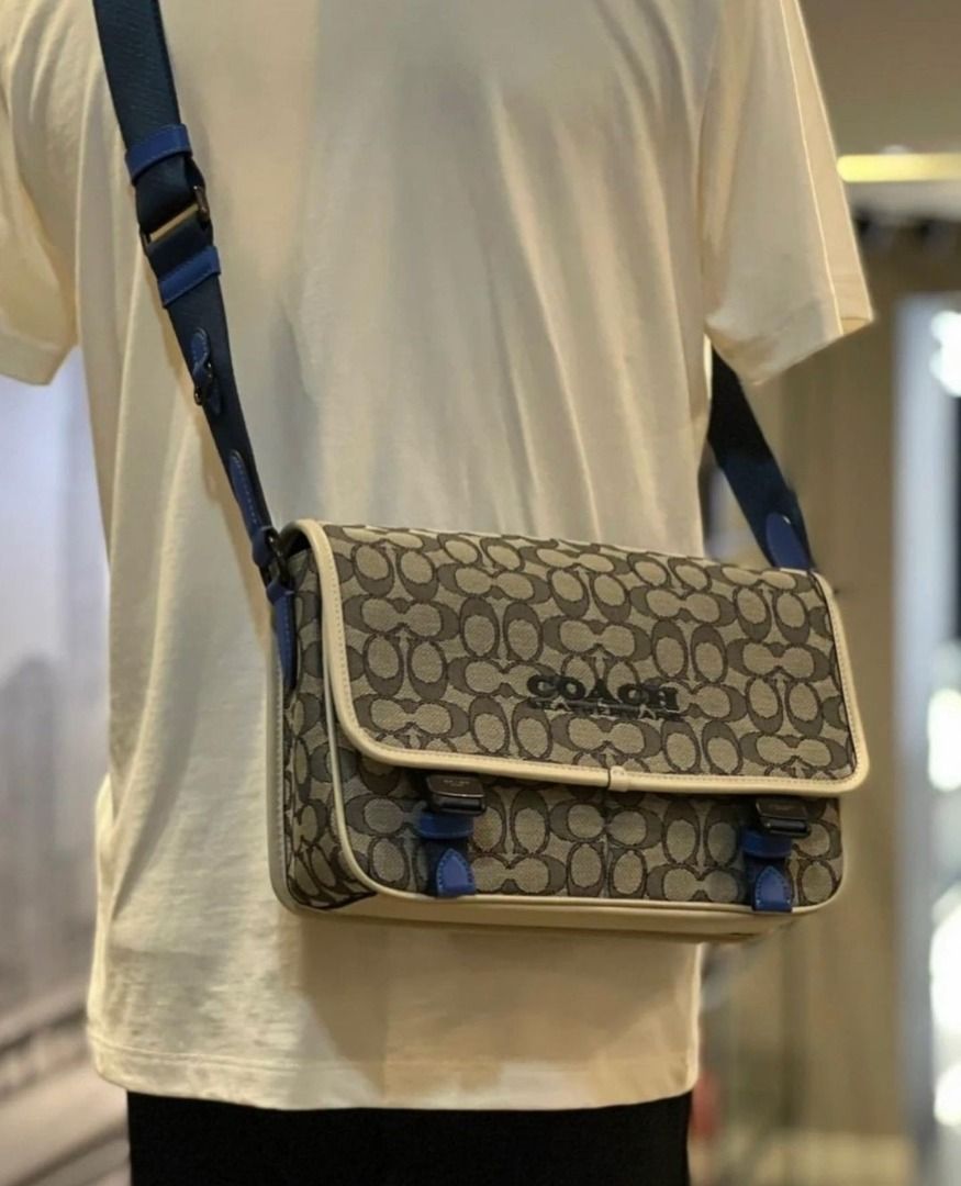 Coach messenger crossbody sale in signature jacquard