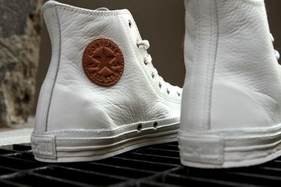 US 9 Converse Chuck Taylor Premium Leather White