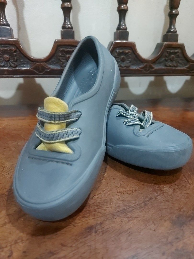 Crocs closed shoes