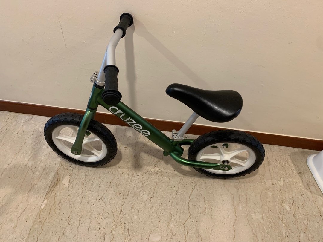 used cruzee balance bike