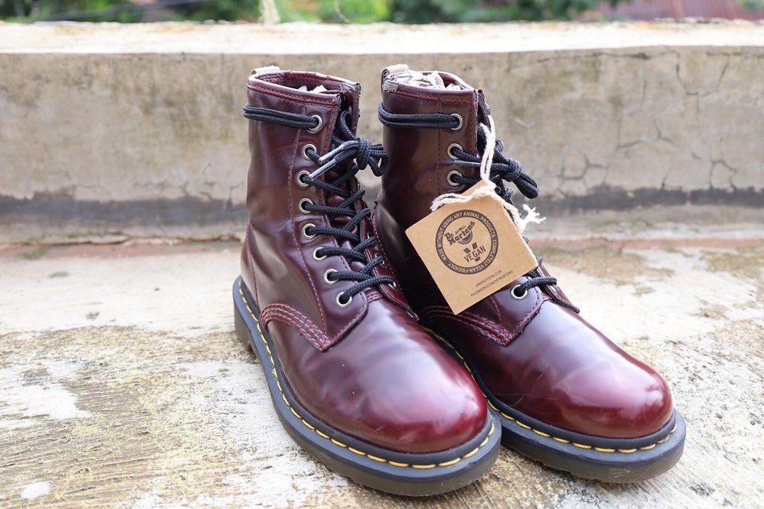 Dr Martens 1460 Vegan Cherry, Fesyen Pria, Sepatu , Sepatu Boot di Carousell
