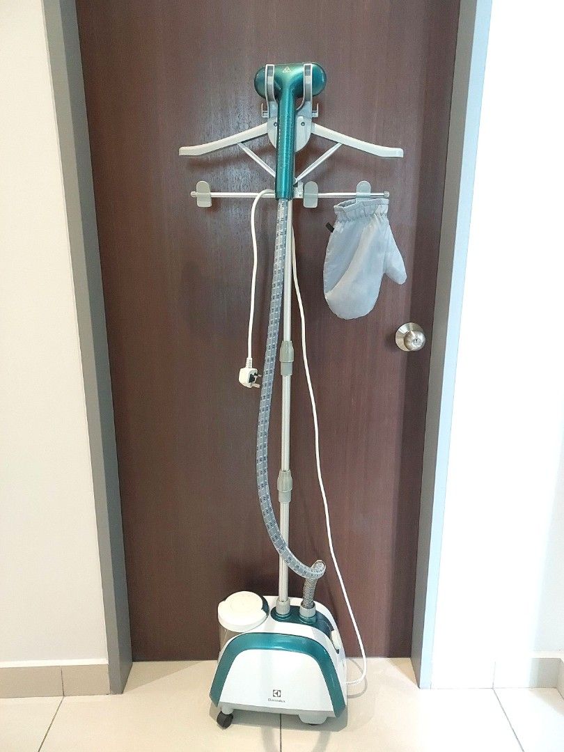 Electrolux Garment Steamer (Ironing Machine) 1650W, TV & Home