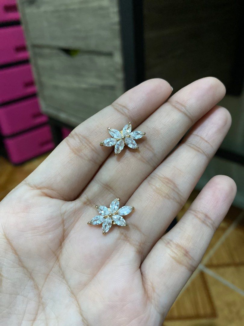 Flower Diamond Fashion Gold Earrings non tarnish perfect for party and  night event, Women's Fashion, Jewelry & Organizers, Earrings on Carousell