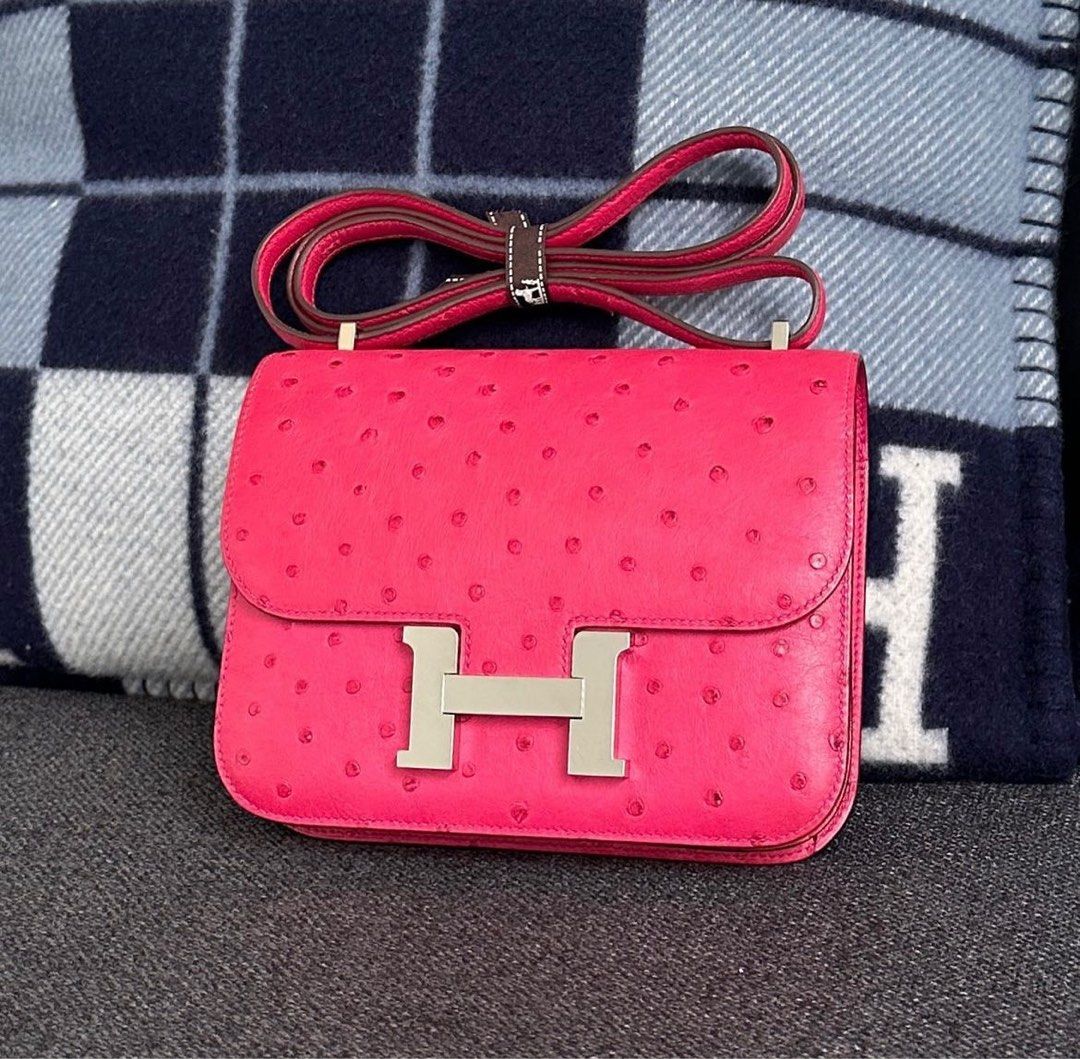 HERMÈS  ROSE TYRIEN CONSTANCE 18CM IN OSTRICH WITH