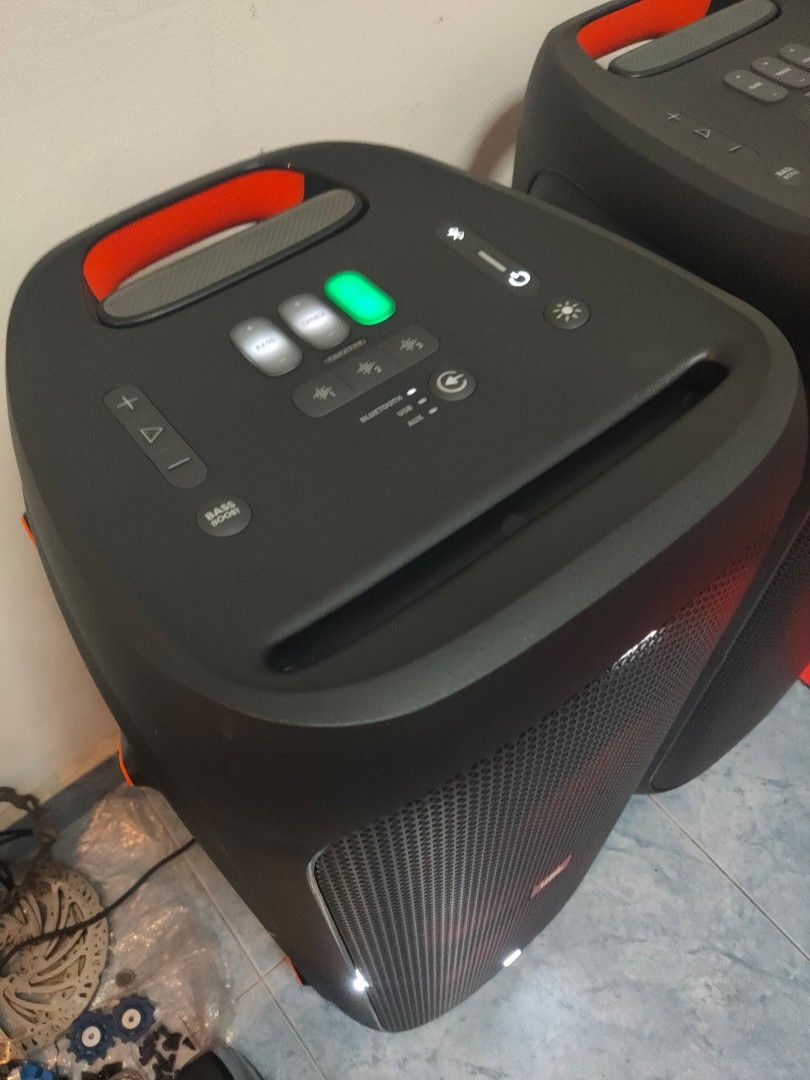 JBL Partybox 310 portable bluetooth speaker with echo control great for singing karaoke, very