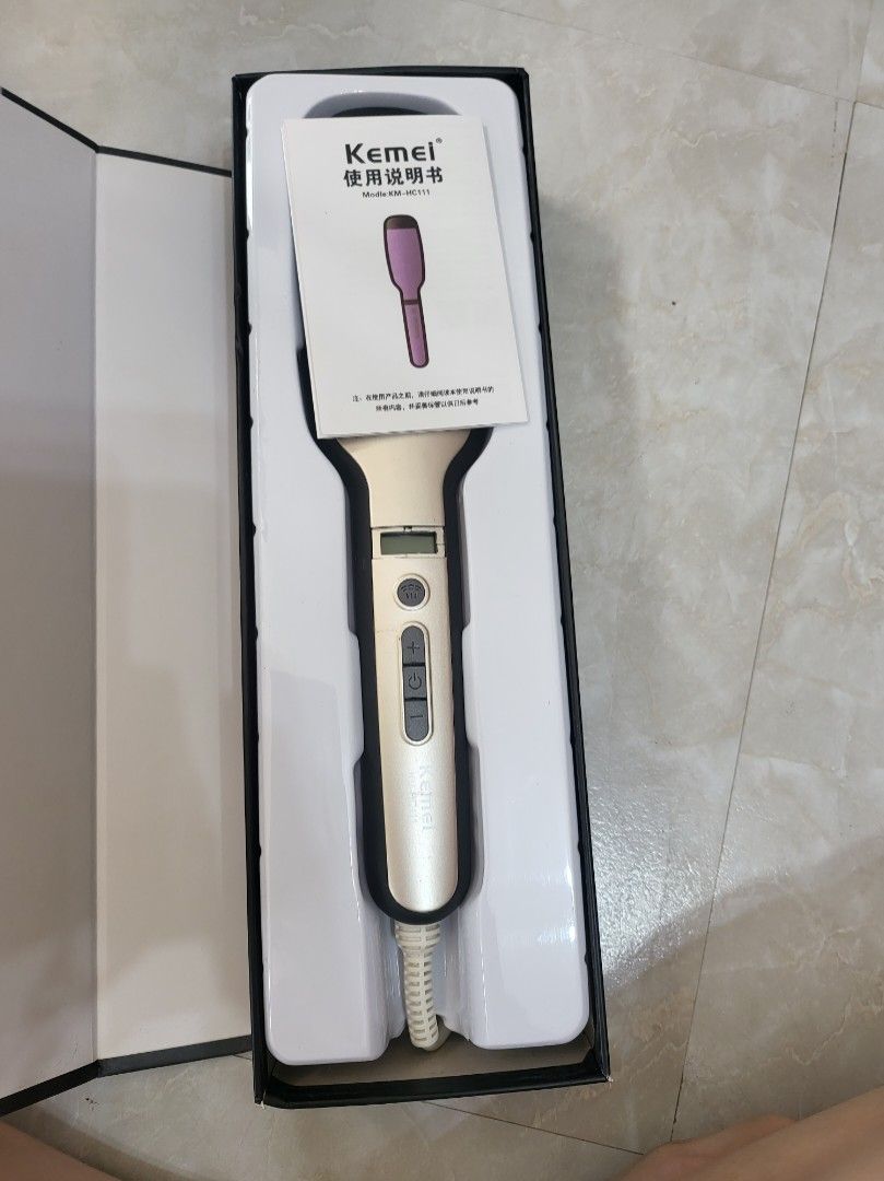 Kemei straight hair comb (Category: Hair) located in San Juan City. Submitted by rmdeclutter (Listing ID 1222449321, Image 3). Description: getting rid of unused items.